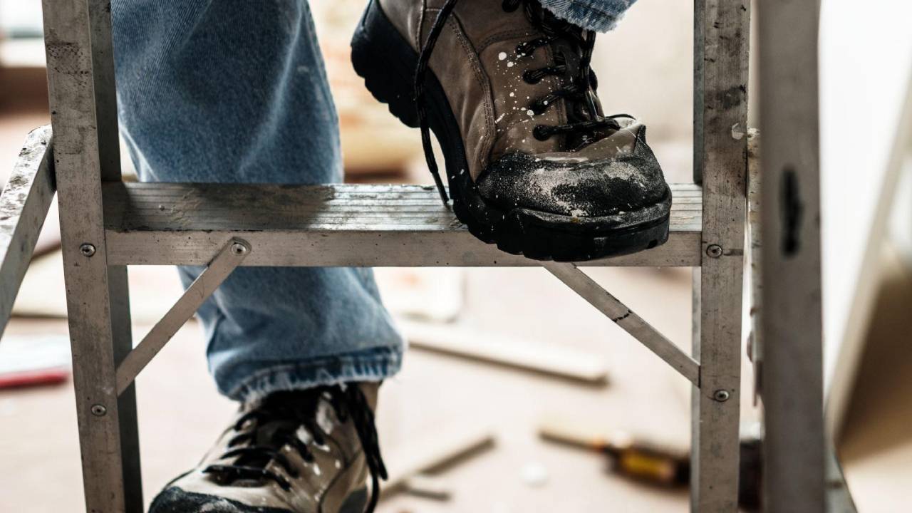 10 Tips on How to Choose the Best Safety Shoes in Pakistan | Starlet Shoes 1 safety shoes
